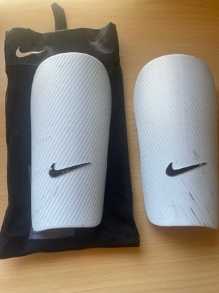 Espinilleras Fútbol Nike Blancas