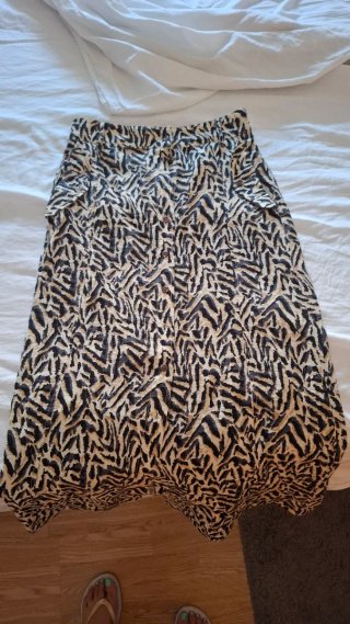 Falda estampada cebra beige y negra