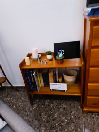 Estantería de madera y metal