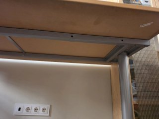 Tavolo da ufficio in legno e metallo