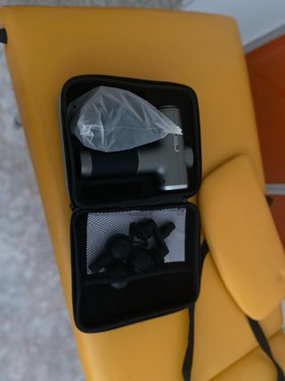 Pistola de Masaje con Estuche Gris