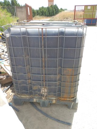 Depósito de agua IBC 1000L con jaula
