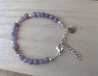 Pulsera artesanal piedras naturales moradas. 6mm