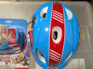 Casco y rodilleras Patrulla Canina