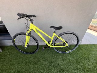 Bicicleta Híbrida Amarilla