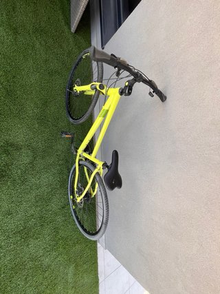 Bicicleta Híbrida Amarilla
