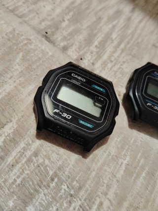2 reloj Casio F-30 1B y 1BMGF 90s  para repuestos