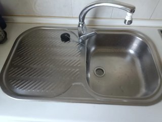 Placa inducción, horno, fregadero y encimeras