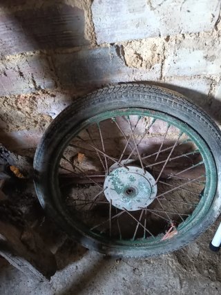 Llantas de moto antiguas