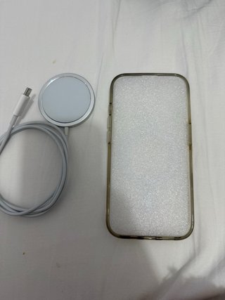 Cover MagSafe iPhone 15 Pro + Caricatore