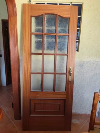 Puerta corredera madera con cristal floral