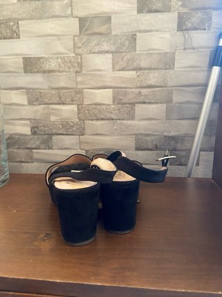 Tacones negros