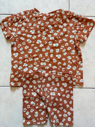 Completo bimba t-shirt e pantaloncini