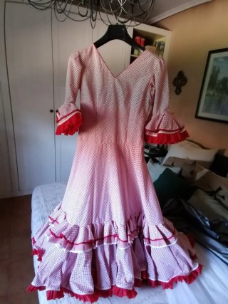 Vestido de flamenca lunares rojos