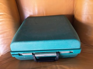 Máquina de escribir Olivetti Studio 45 con maletín