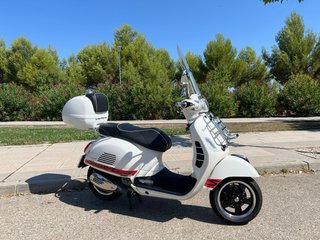 Vespa GTS 300 ie Super Blanca 09/2016