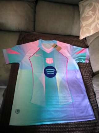 Camiseta de fútbol con diseño degradado