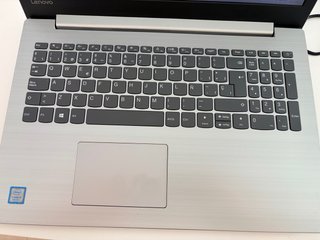 Lenovo 15.6 12GB RAM 1TB SSD Impecable