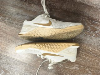 Nike Metcon 4 Champagne Metallic Gold Mujer