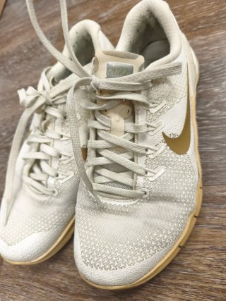 Nike Metcon 4 Champagne Metallic Gold Mujer