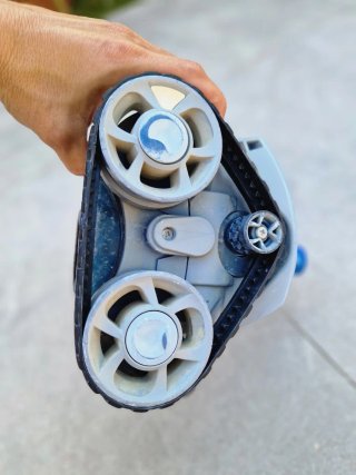 Robot Limpiafondos Piscina Azul y Gris