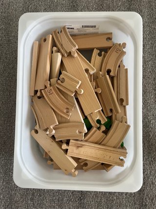 Trenes Hape + IKEA: 3 trenes y 70 vías