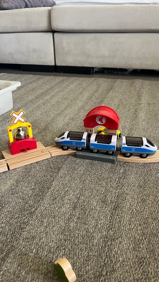 Trenes Hape + IKEA: 3 trenes y 70 vías