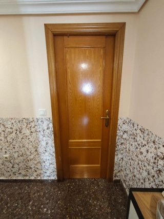 Puertas de paso de madera con cristal y lisas
