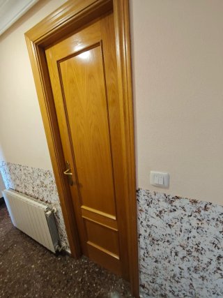 Puertas de paso de madera con cristal y lisas