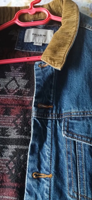 Cazadora Vaquera Pull&Bear Cuello Pana