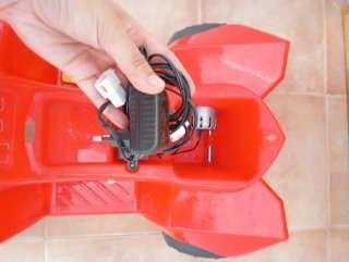 Moto / quad eléctrico infantil rojo