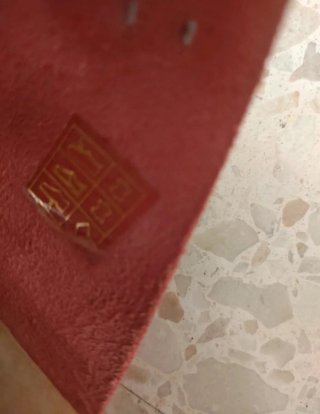 Sandalias cuña azul marino y rojas.