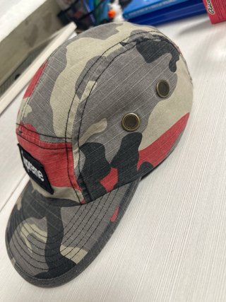 Gorra Supreme Camuflaje Roja Gris