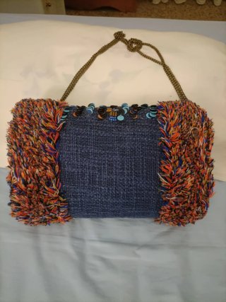 Bolso de mano con flecos y lentejuelas