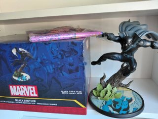 Estatua Black Panther Marvel Disney 28cm