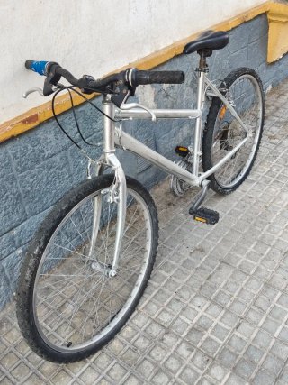 Bicicleta de montaña sin cámara