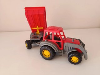 Tractor de Juguete Rojo con Remolque