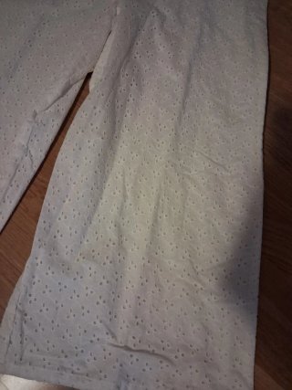 Mono blanco con volantes