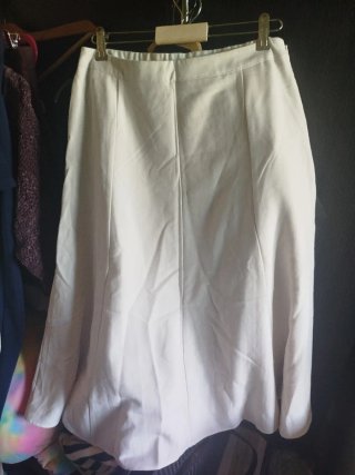 Falda midi beige Stradivarius
