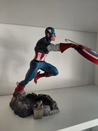 Figura Capitán América Diamond Select 26cm