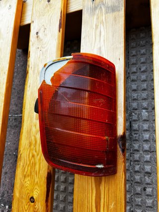 Faro e intermitente Mercedes MB100 dañado