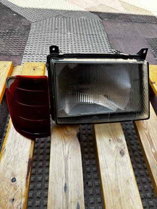 Faro e intermitente Mercedes MB100 dañado