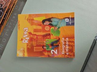 Xeografía e historia. 2 Secundaria. Revoa