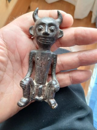 Figura demoníaca africana antigua