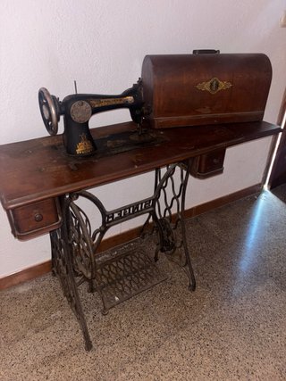 Máquina de coser Singer antigua