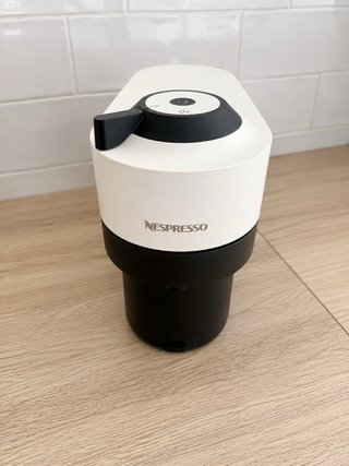 Cafetera Nespresso Vertuo Blanca.