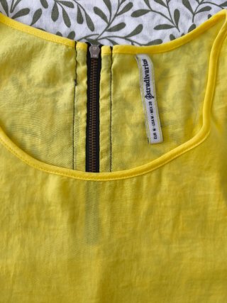 Top tirantes amarillo Stradivarius