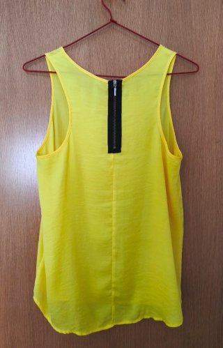 Top tirantes amarillo Stradivarius