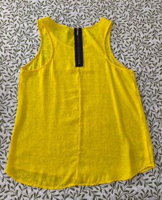 Top tirantes amarillo Stradivarius