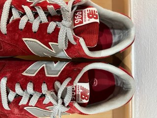 Zapatillas New Balance Rojas y Plateadas Modelo996